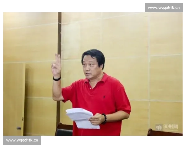 篮球比赛裁判的职责与挑战：公正执法背后的规则与技巧解析